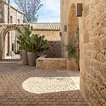Korona Boutique Oítilon