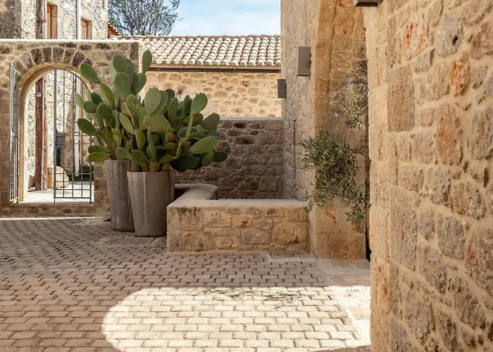 Korona Boutique Itylo